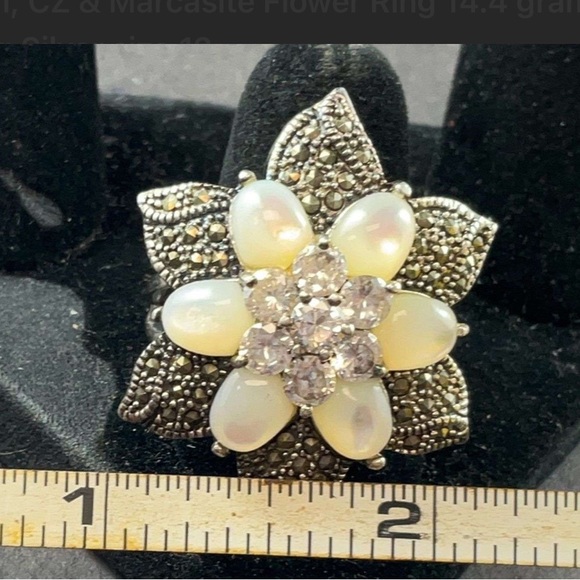 Vintage Mother of Pearl & CZ Sterling Silver Ring - Picture 5 of 5